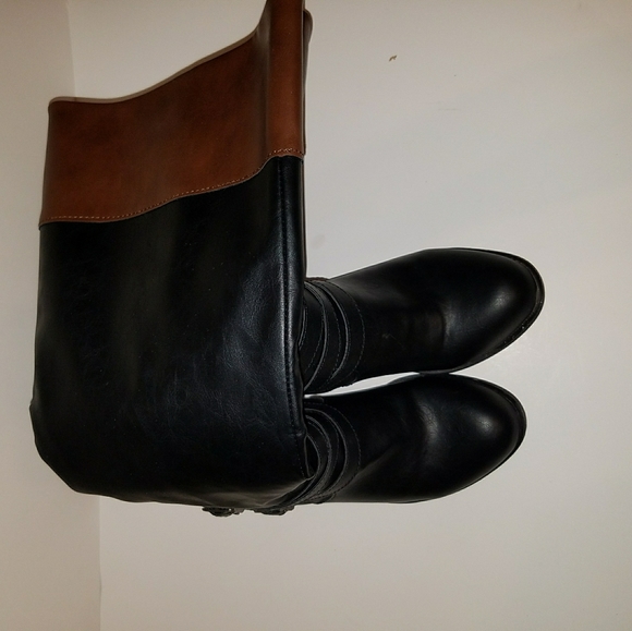 Me Too 2 tone knee high boot, wide calf size 9 - Picture 2 of 6